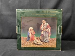 lot 36 image: Hand-Painted Piece Porcelain Nativity Set