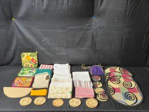 lot 67 image: Collection of Decorative Kitchen and Dining Linens