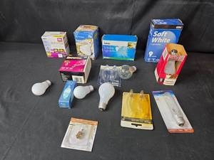 lot 129 image: Collection of Various Light Bulbs Including Philips and GE