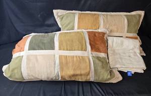 lot 152 image: Set of King Size Decorative Pillows with Covers