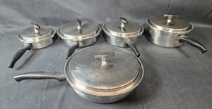 lot 160 image: Set of 5 Stainless Steel Saucepans with Lids