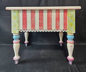 lot 186 image: Colorful Hand-Painted Shabby Chic Wooden Side Table with Drawer