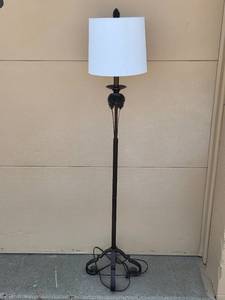 lot 194 image: Elegant Floor Lamp with Decorative Pinecone Design