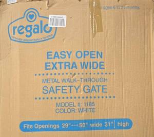 lot 236 image: Regalo Extra Wide Easy Open Metal Safety Gate, Model 1185 in Orig Box