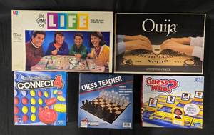 lot 239 image: Assorted Board Game Collection - Classic Games - number of pieces unverified per game