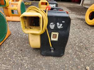 lot 219 image: Zoom 1.5 HP Bounce House Blower