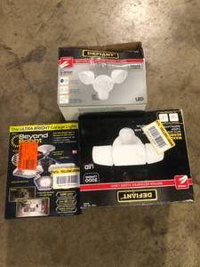 lot 28 image: Lot of Assorted Lighting Various Models and Conditions Customer Returns See Pictures