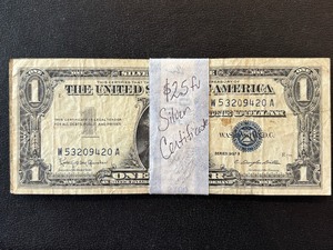 lot 11 image: 25 $1 Dollar Silver Certificates