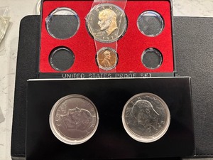 lot 182 image: Eisenhower Dollars