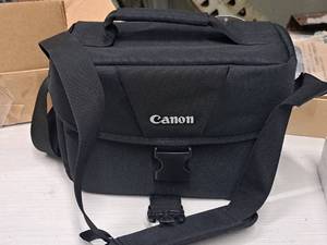 lot 1090 image: Canon EOS Shoulder Camera Bag 100ES (Black) (New )