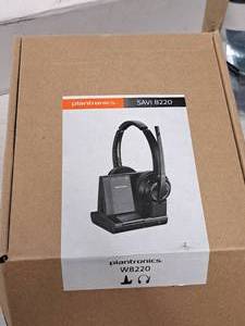 lot 1099 image: Plantronics Headphones with Base SAVI8220