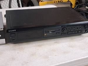 lot 1108 image: Sony Minidisc Deck MDS-JE510