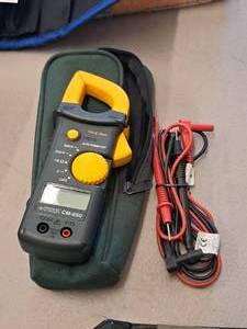 lot 1143 image: Greenlee True RMS Testing Multimeter CM-650 with Case
