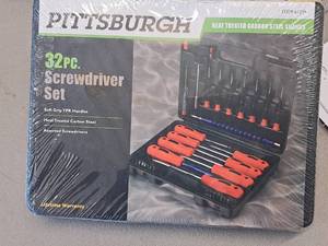 lot 1158 image: Pittsburgh Screwdriver Set 32-piece with Case