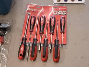 lot 1166 image: Milwaukee Screwdriver Set  High-LeverageMagnetic Tip 8-piece