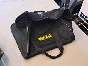 lot 1190 image: DeWalt 11 Tool Bag