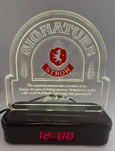 lot 32 image: Illuminated Table Top Stroh Beer Sign with LED Display