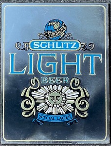lot 134 image: Schlitz Light Beer Decorative Mirror Sign