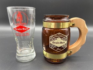lot 304 image: Set of Grain Belt Beer Mugs Glass & Brown Barrel-Style Mug