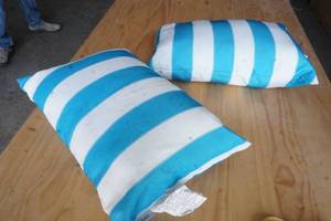 lot 86 image: outdoor pillows (2ct)