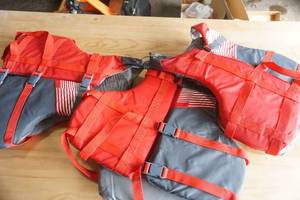 lot 155 image: NEW (3ct) Stohlquist Life Jacket Adult Universal