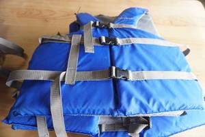 lot 161 image: NEW (3ct) Stearns Adult Oversized Life Jacket