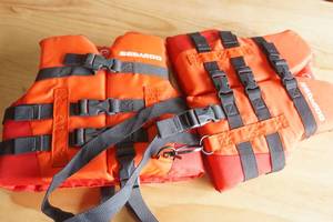 lot 178 image: NEW (2ct) Sea Doo Child Size M Life Jacket