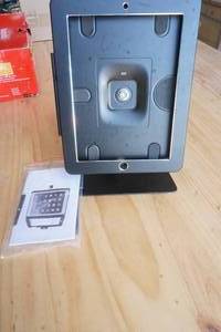 lot 72 image: iPad Air adaptor