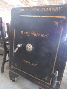 lot 16 image: Cast Iron Vintage Safe