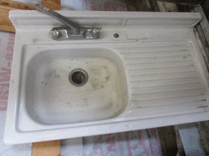 lot 26 image: Porcelin Sink