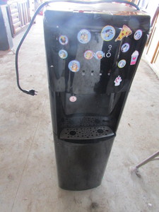 lot 41 image: Water Dispenser