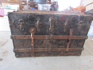 lot 43 image: Steamer Traveler Trunk Antique
