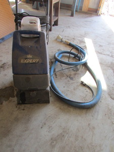 lot 47 image: Carpet Cleaner