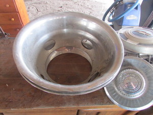lot 49 image: Hub Caps lot