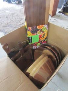 lot 51 image: Wooden cutting boards Bowls