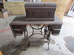 lot 64 image: Vintage Sewing machine