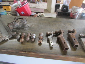lot 69 image: Trailer Hitch items