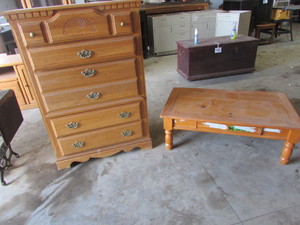 lot 86 image: Dresser & Coffee Table