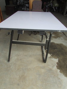 lot 89 image: Garage Table