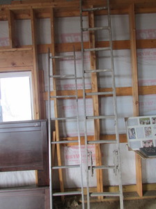 lot 98 image: Extension Ladders