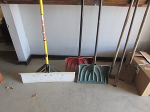 lot 102 image: Shovels