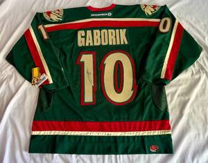 lot 5 image: Marian Gaborik Auto Minnesota Wild Jersey w Frozen Pond COA - New With Tags Size XL KOHO NHL Authentic Jersey