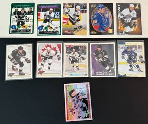 lot 180 image: Wayne Gretzky 11 Card 1990s Hockey Card Lot