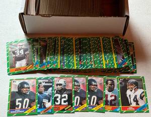 lot 118 image: 1986 Topps Football Large Lot Vintage Cards With Stars