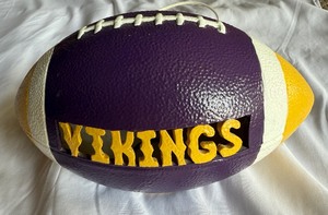 lot 128A image: Minnesota Vikings Football Vintage Lamp