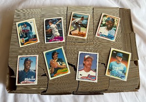 lot 146A image: Large Flat 1989 Topps Baseball Card Lot