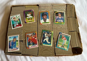 lot 147A image: Large Flat 1989-1990 Topps Baseball Card Lot