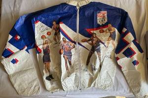 lot 152A image: 1992 Team USA Olympic Basketball Dream Team Windbreaker - NEW