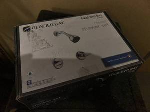 lot 48 image: Glacier Bay Aragon Chrome Shower Set