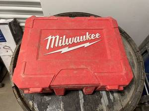lot 69 image: Milwaukee Red Tool Carrying Case